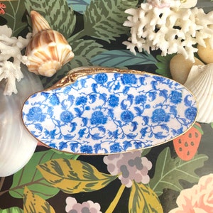 Jewelry Dish, Decoupage Clam Shell, Sea Shell Ring Dish,Clam Shell Ring Dish, Blue & White Dish,Chinoiserie Floral Trinket Dish
