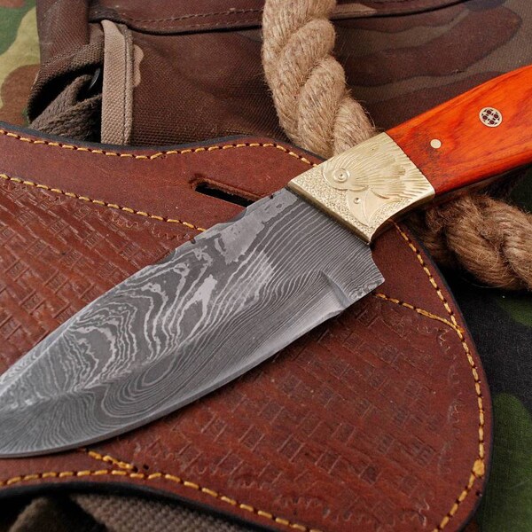 Custom Handmade Damascus skinner Hunting bushcraft knife survival knife Pocket knife hand forged blade knife Engraved Bolster