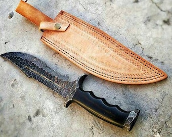 Custom Hand forged Damascus knife, tactical knife, predator Bowie knife, Damascus Bowie knife, portacoltelli cuoio, movie knife gift for him