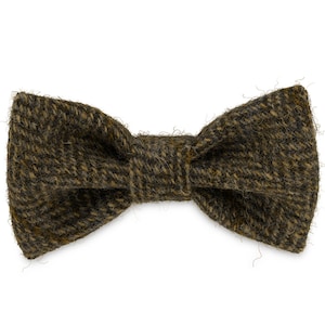 Chester&#39;s Country Green Dog Bow Tie en Harris Tweed