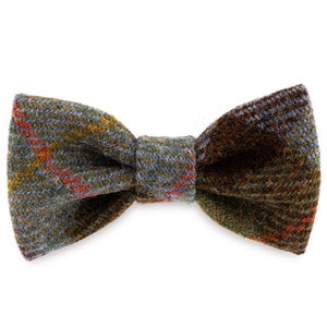 Harry&#39;s Conker Dog Bow Tie in Harris Tweed