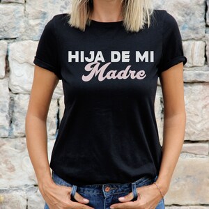 Hija de mi Madre Camisa Funny, Playera Chola Girl Español, Me vale, Camisa Mexicana, Camiseta Latina, Refranes Sarcastic, Hija de tu Madre