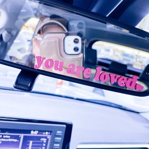 je bent geliefd autospiegelsticker, trendy autosticker, achteruitkijkspiegelsticker, spiegelsticker, positieve spiegelsticker, autosticker voor vrouwen
