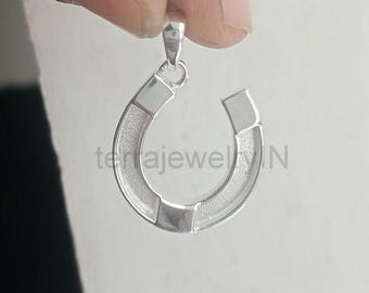 22 MM round horse hair shoe shape pendant blanks, resin pendant blanks ,memorial jewelry ,empty pendant setting for ash,wood and resin works