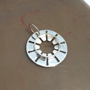925スターリングシルバーラウンドベゼルブランクペンダント、デザイナーオープンベース付きラウンドストーンを保持、ペンダントベゼルブランク、ベゼルセッティング