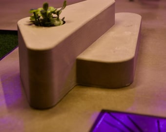Oval Plaza Ledge