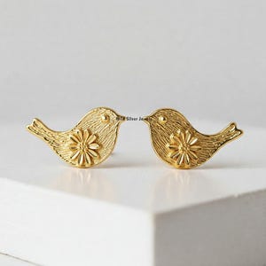 Tiny Daisy Birdie Studs, Summer Dainty Studs, Bird Inspired Minimalist Studs, Birdie Flat Earrings, Spring Studs, Gold Plated Silver Gift