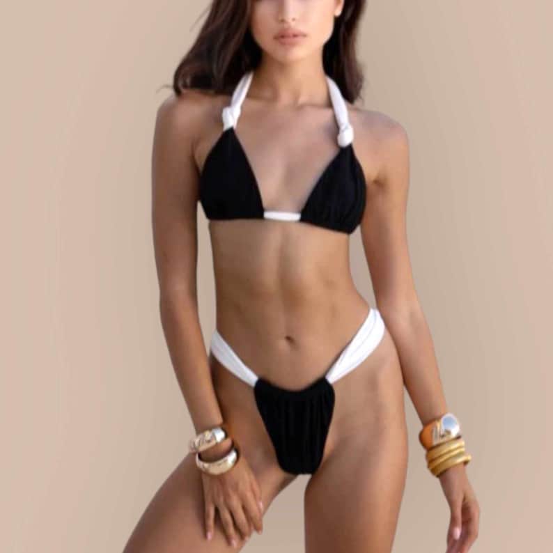 Schwarz-weißer Bikini Bild 1