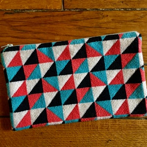Triangle pattern pocket with small dots