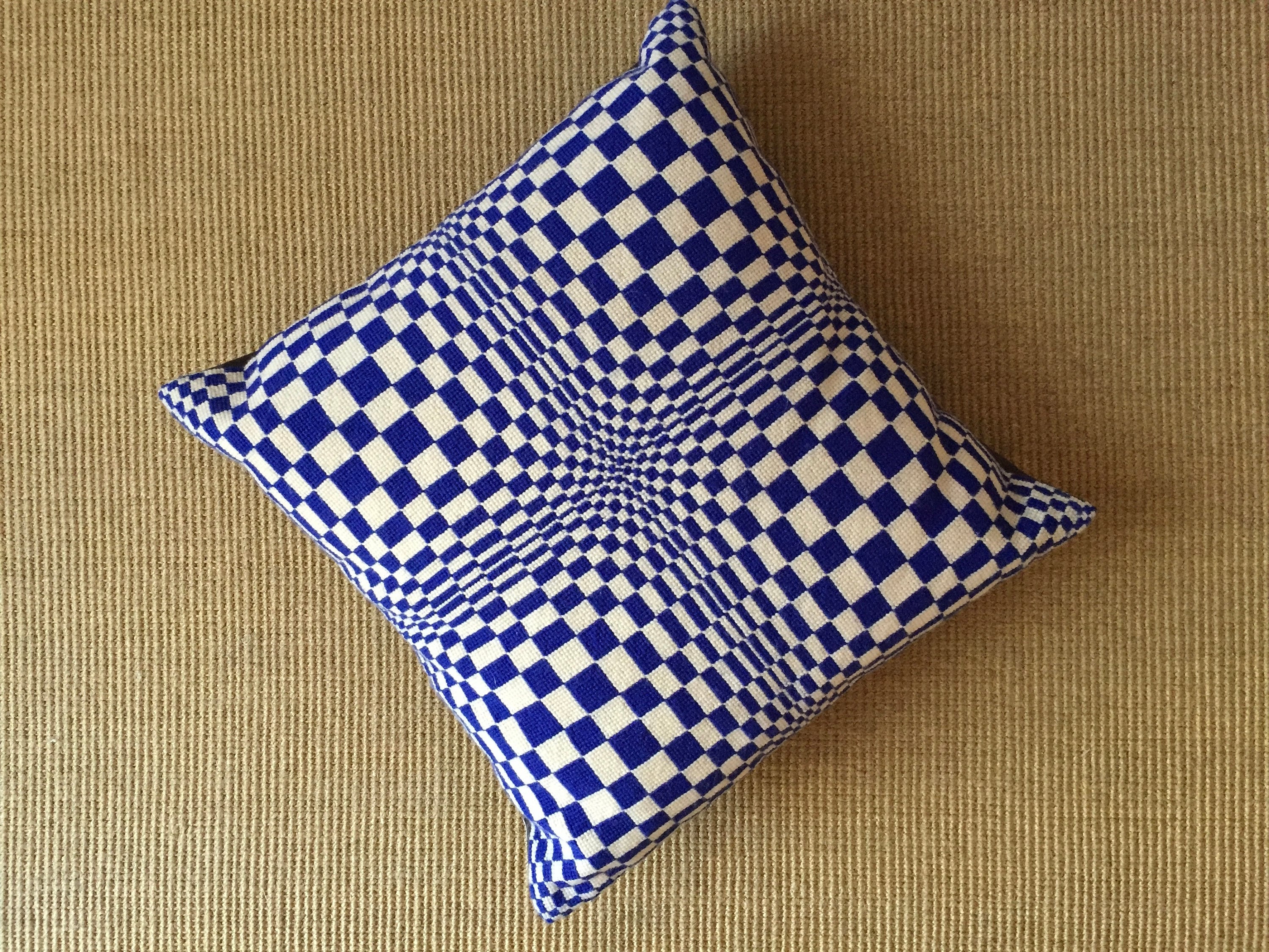 Coussin Aux Petits Points Optique