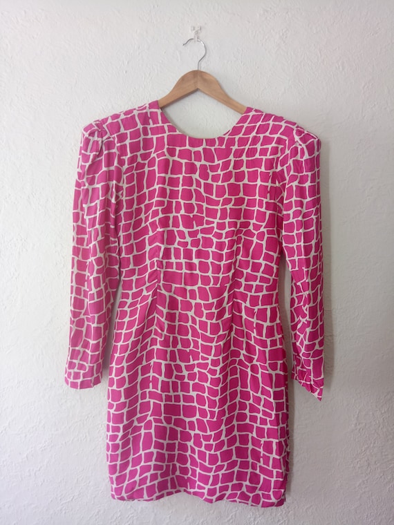 Hot pink white tile print 80s puff sleeve mini par