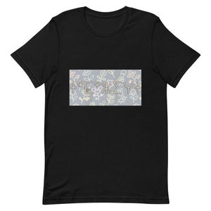 Camiseta tamazight flor y diseño tifinagh para verano.