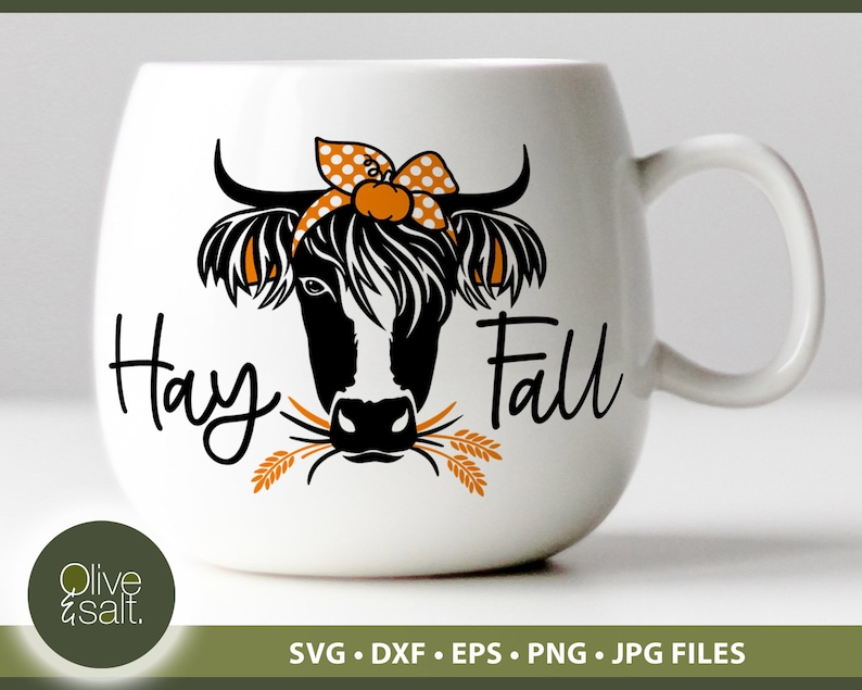 Puede incluir: Taza de cer&aacute;mica blanca con una ilustraci&oacute;n en blanco y negro de una vaca con un lazo de lunares. El texto "Hay Fall" est&aacute; escrito en cursiva negra en la taza.