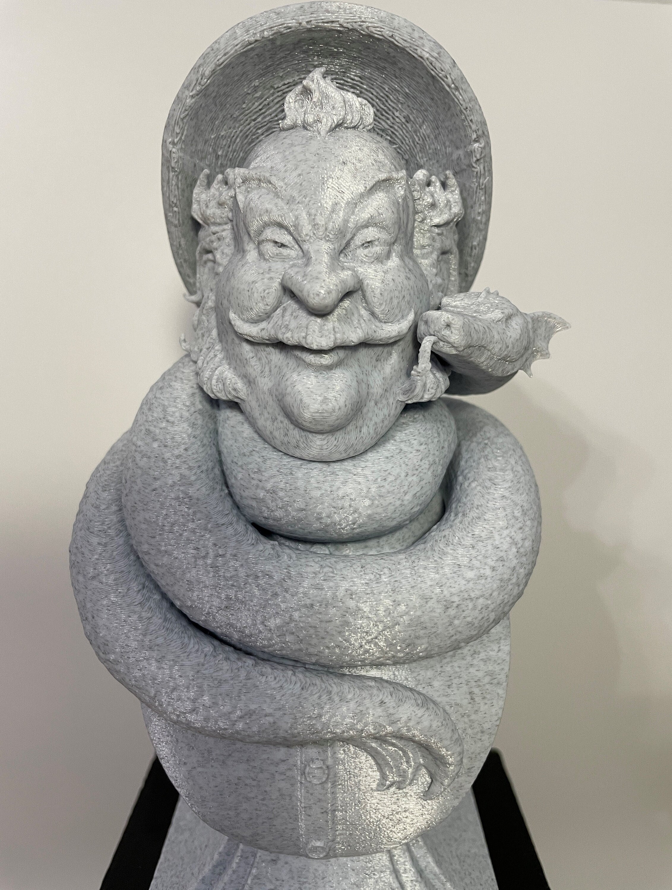 ホーンテッドマンション ドレッドファミリーの胸像と台座 - 「バーティ