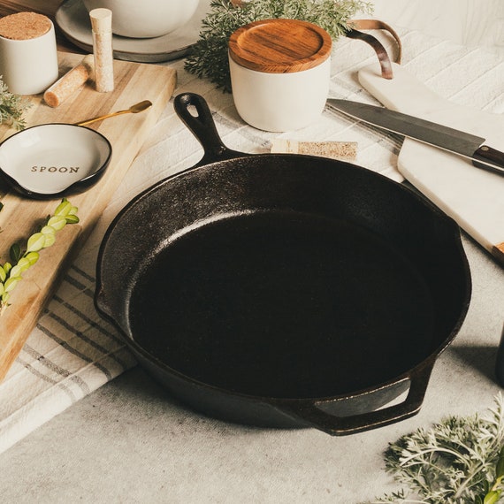 Backcountry Cast Iron Skillet & Cloth Handle pre-seasoned for