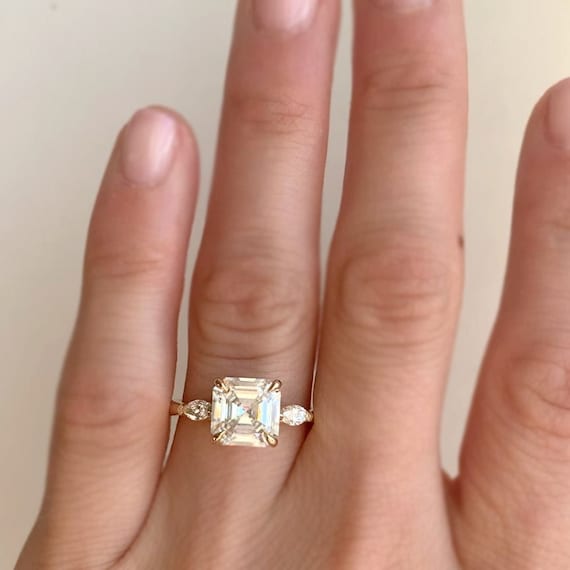 3石ダイヤモンドリング ゴールド モアサナイト モアッサナイト 11号 3