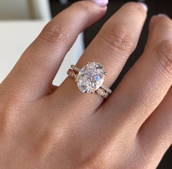 Oval hot sale anniversary ring