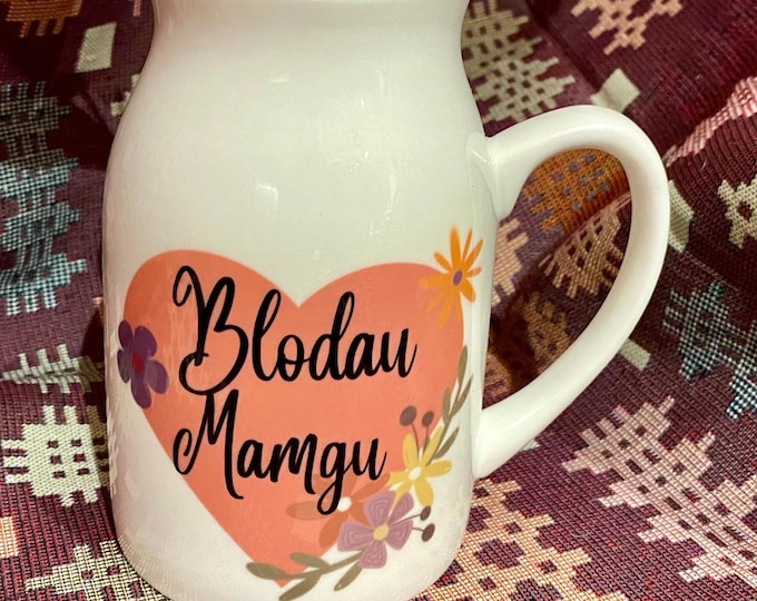 Jŵg blodau Mam / blodau Nain/Mamgu - Welsh Mam’s flowers jug. 450ml capacity.