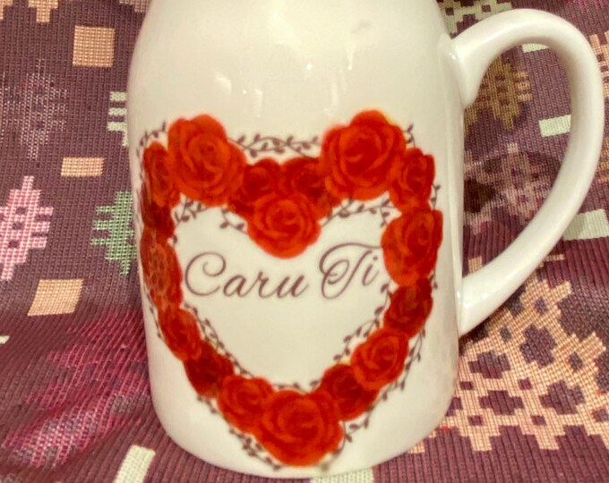 Jwg ‘Caru ti’ jug (‘Love you’ flower jug)