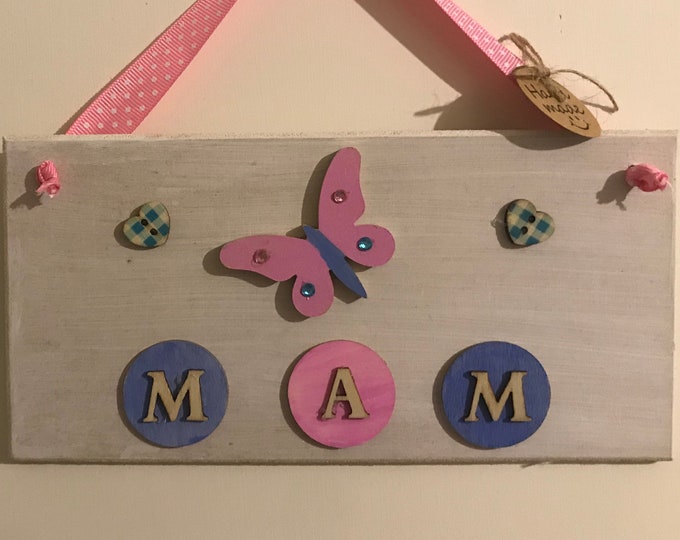 Plac pren “Mam”