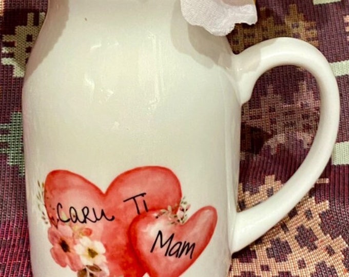 Jwg ‘Caru ti Mam’ jug (Welsh ‘Love you Mam’ flower jug)