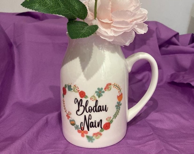 Jŵg blodau Mam / blodau Nain/Mamgu - Welsh Mam’s flowers jug. 450ml capacity.