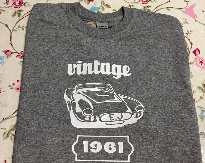 Birthday  T shirt Vintage,  year of birth & choice of images / Crys-T Anrheg Penblwydd / Birthday gift