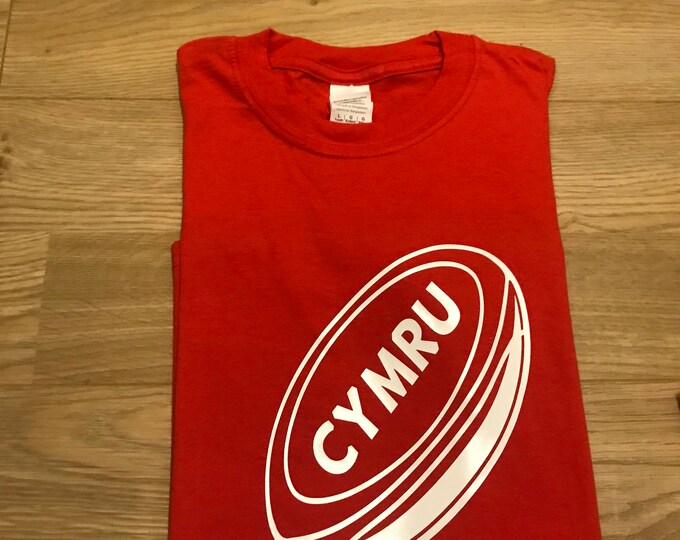 Crys T coch Rygbi Cymru i blant- dewis o ddyluniad / Welsh rugby kids Red T shirt, choice of designs.