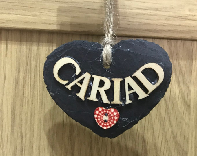 Llechen calon “Cariad”