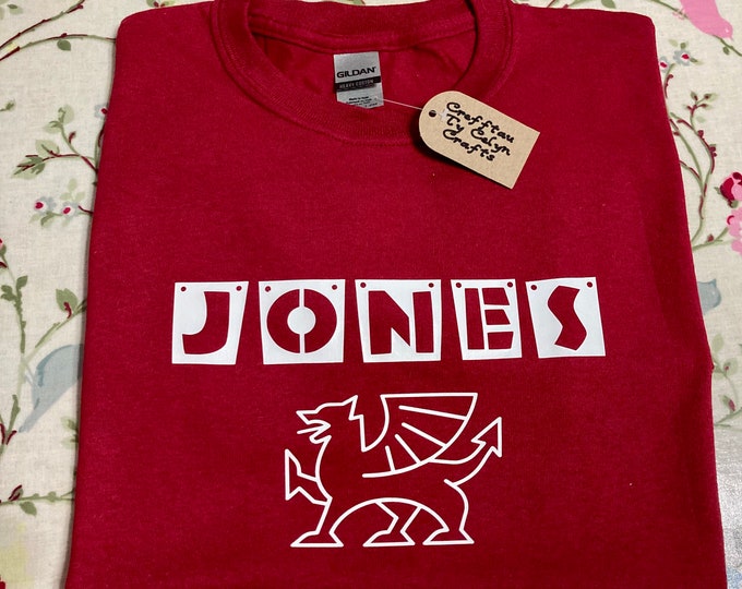 Crys T JONES . Crys T coch Cymraeg. JONES T shirt. Red Welsh Men’s T shirt. Welsh gift