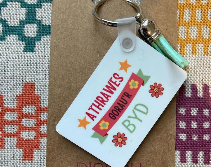 Cadwyn allwedd ‘Athrawes Orau'r Byd'. / Welsh Teacher keychain. Keyring Ideal teacher gift