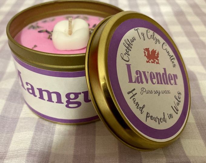 Cannwyllau Sul y Mamau mewn tin wedi eu neud a llaw yma un Tŷ Celyn/Mother’s Day handpoured candles in a 200ml tin