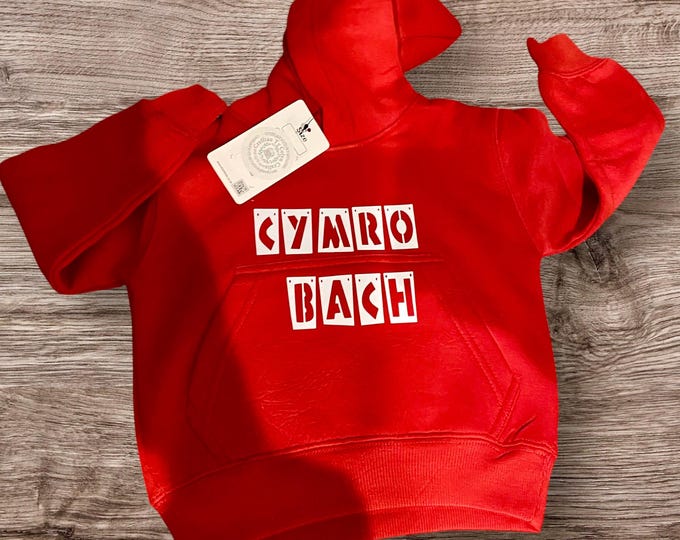 Hŵdi Cymro Bach. Cymro Bach Welsh red Hoodie. Size 7-8 years & 9-11 years available