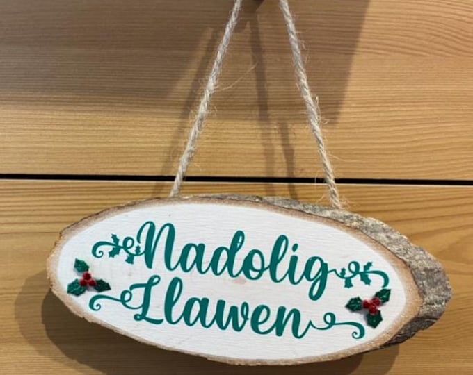 Plac Pren Nadolig Llawen i’w hongian / Nadolig Llawen or Merry Christmas wooden wall hanging