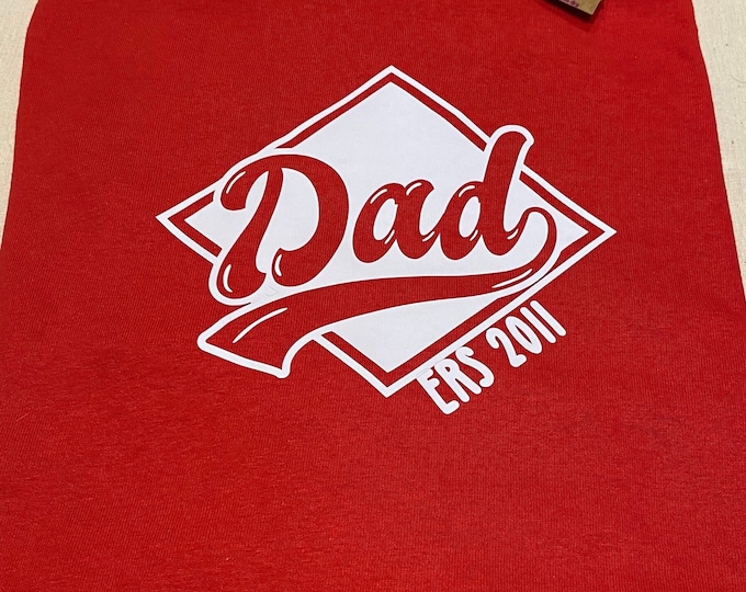 Crys T ‘Dad ers…’ / Dad est….T-shirt. Anrheg Sul y Tadau