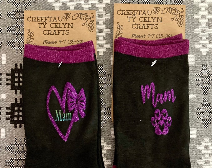 Par o Sannau Mam /Nain/Chwaer. / Pair of Mam /Mum/Nan/Sister socks. Personalised socks .paw socks Dog Mam socks