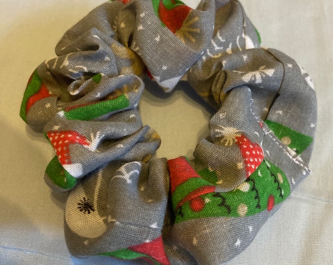 Handmade Christmas scrunches / Sgrynshi Nadolig, wedi ei neud a llaw - dewis o ddyluniad,