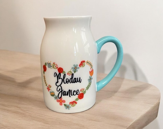 Jwg ‘Blodau wedi personoleiddio / Personanised Jug.  Ideal thank you gifrt. Anthem diolch