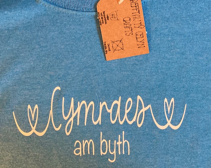 Crys -T ‘Cymraes am byth’ / Cymraes am byth (Welsh(lady) forever T-shirt