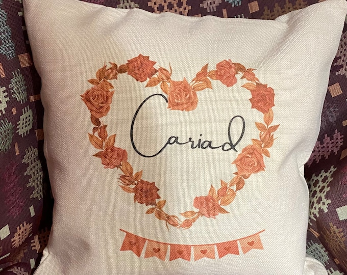 Clustog Cariad neu Caru ti / Cariad (love) Cushion. Linen.40cmx40cm