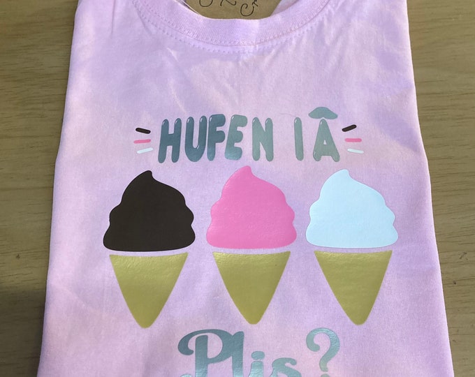 Crys T pinc ‘Hufen ia’ i blant. Crys T merch. Crys T Cymraeg. Girls pink Welsh ‘Hufen ia’ (Ice cream) T-shirt