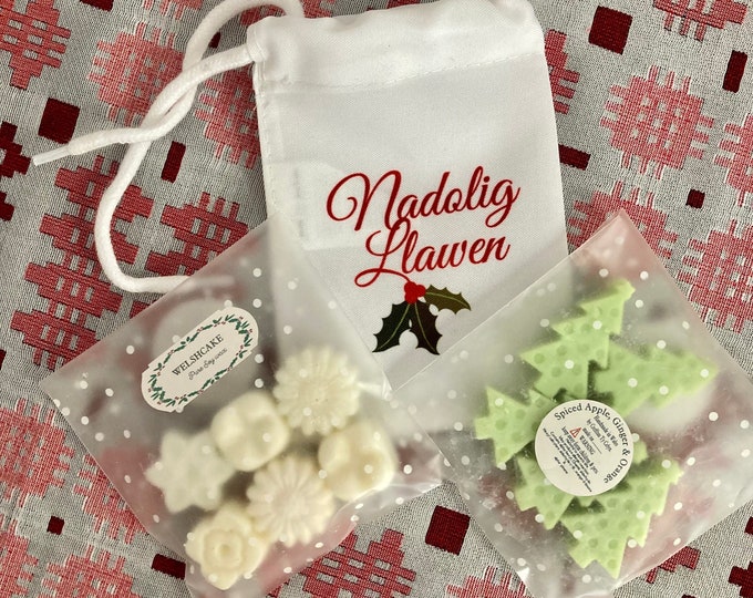 Welsh Wax melt gift set/ Bag bach Nadolig Llawen a 2 pecyn o Toddion cwêr wedi eu gwneud yn Nghymru.