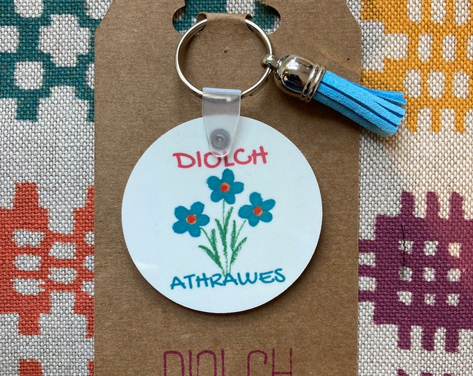 Cadwyn allwedd ‘Diolch’ . Anrheg i athro/ athrawes. / Diolch (Thanks) keychain. Keyring Ideal teacher gift