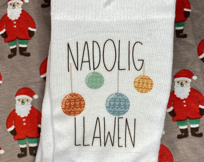 Pâr o sannau Nadolig Llawen/ Pair of Welsh ‘Nadolig Llawen’ Chrsitmas socks  Size 4-7 (adult)