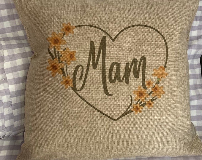 Clustog Mam. Anrheg Sul y Mamau. Mam (Mum) Cushion. Ideal Mother’s Day gift. Mam / Nain / Mamgu