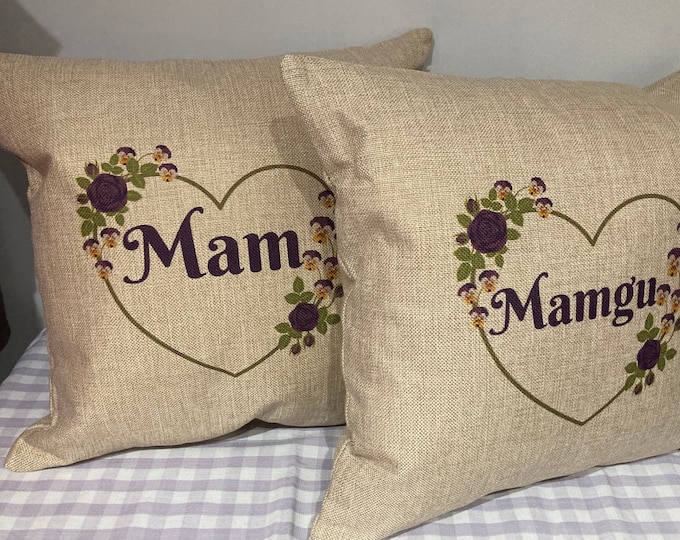 Clustog Mam / Mamgu / Nain. Anrheg Penblwydd neu Sul y Mamau. Mam cushion , ideal gift for Mother’s Day or Birthday
