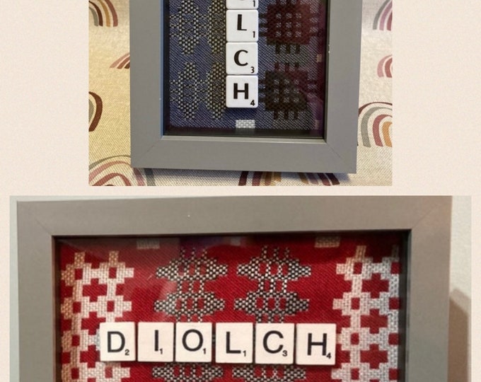 Ffram ‘Diolch’ efo carthen Cymreig. Welsh tapestry print fabric with word ‘Diolch’ (Thanks) in a grey 5x7 box frame. Ideal gift