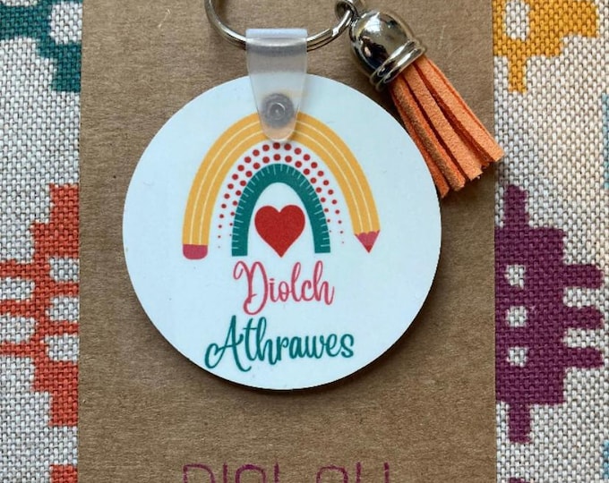 Cadwyn allwedd ‘Diolch’ . Anrheg i athro/ athrawes. / Diolch (Thanks) keychain. Keyring Ideal teacher gift