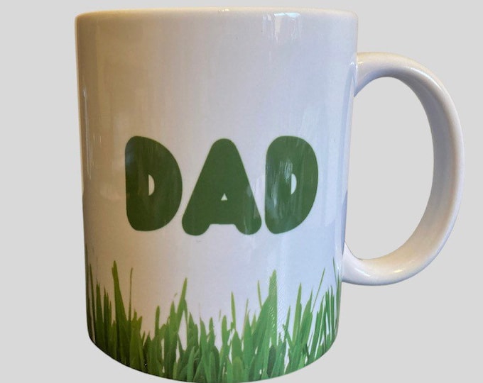 Myg Pêl Droed Dad / Dad Football mug. Chrsitmas gift or birthday gift Personalised