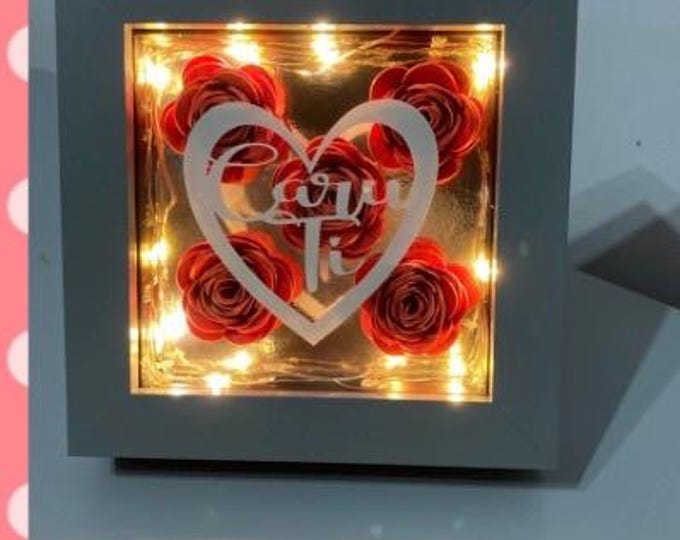 Caru Ti  (Welsh ‘Love you’) / shadow box illuminated frame. Ffram  efo rhosod papur a wedi ei oleuo. Anrheg Santes Dwynwen/Valentines gift